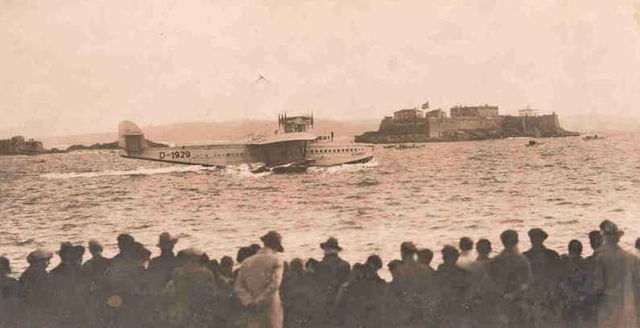 De las primeras fotos de Paco Mayo. Hidroplano en La Coruña, España