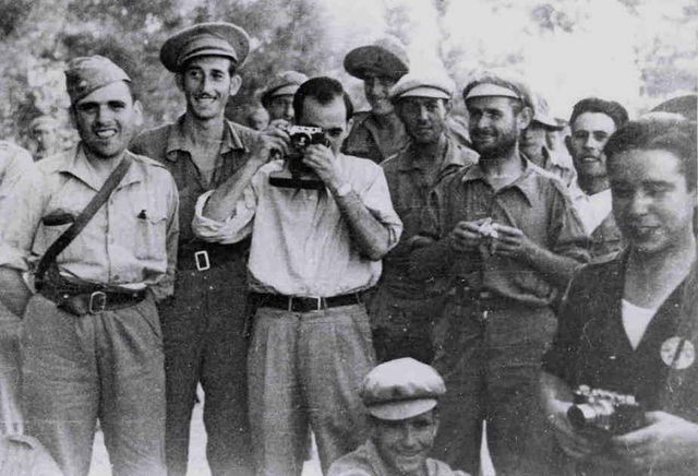 Paco y Faustino Mayo, fotógrafos en los frentes de guerra. España