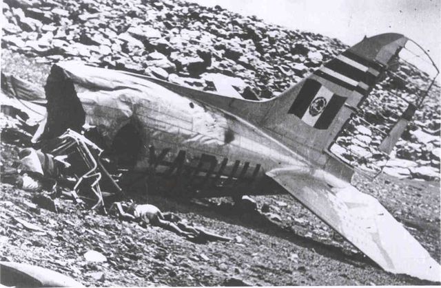 Restos del avión caído en el Popocatépetl el día 26 septiembre 1949