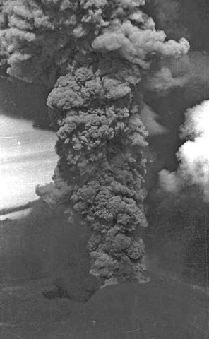 Fumarola del volcán Paricutín, Michoacán, Mexico. 1943
