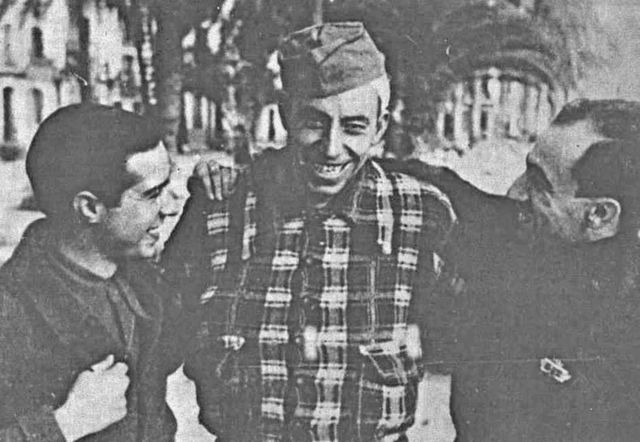 Faustino y Paco Mayo con Celestino García, militar antifranquista. España 1939